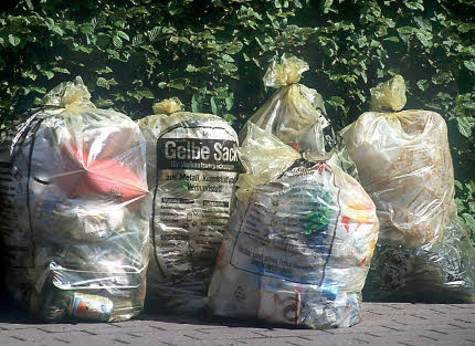 Der Gelbe Sack wird von den Müll-Experten des Landkreises als Hol-System für Plastik bevorzugt.