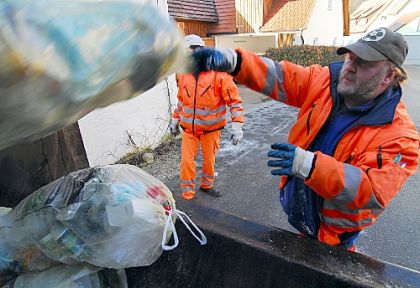 So wie hier in Moggast wird der Gelbe Sack künftig im ganzen Landkreis einmal pro Monat abgeholt.